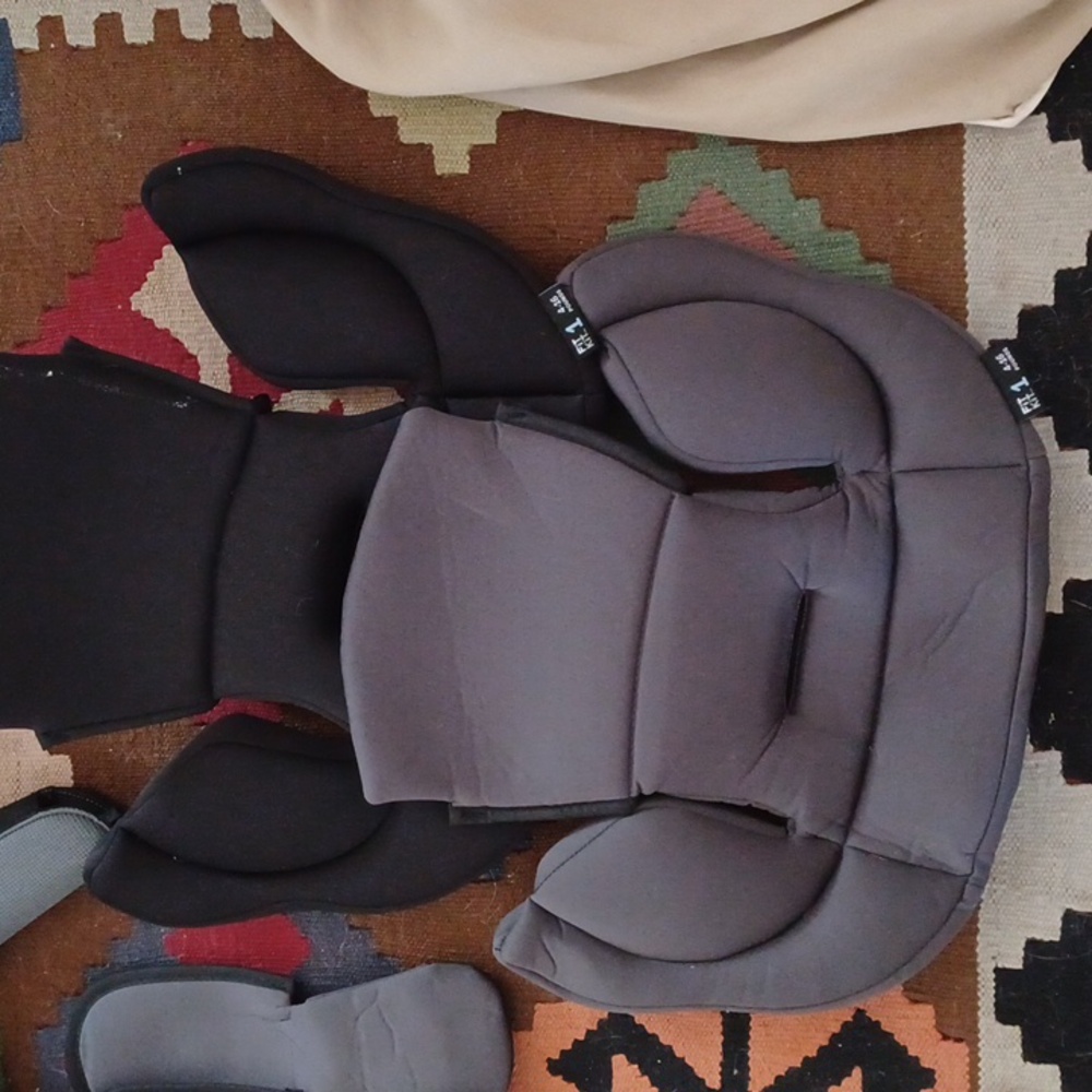 Chicco Black and Gray Car Seat Cover Set - Picture 3 of 7